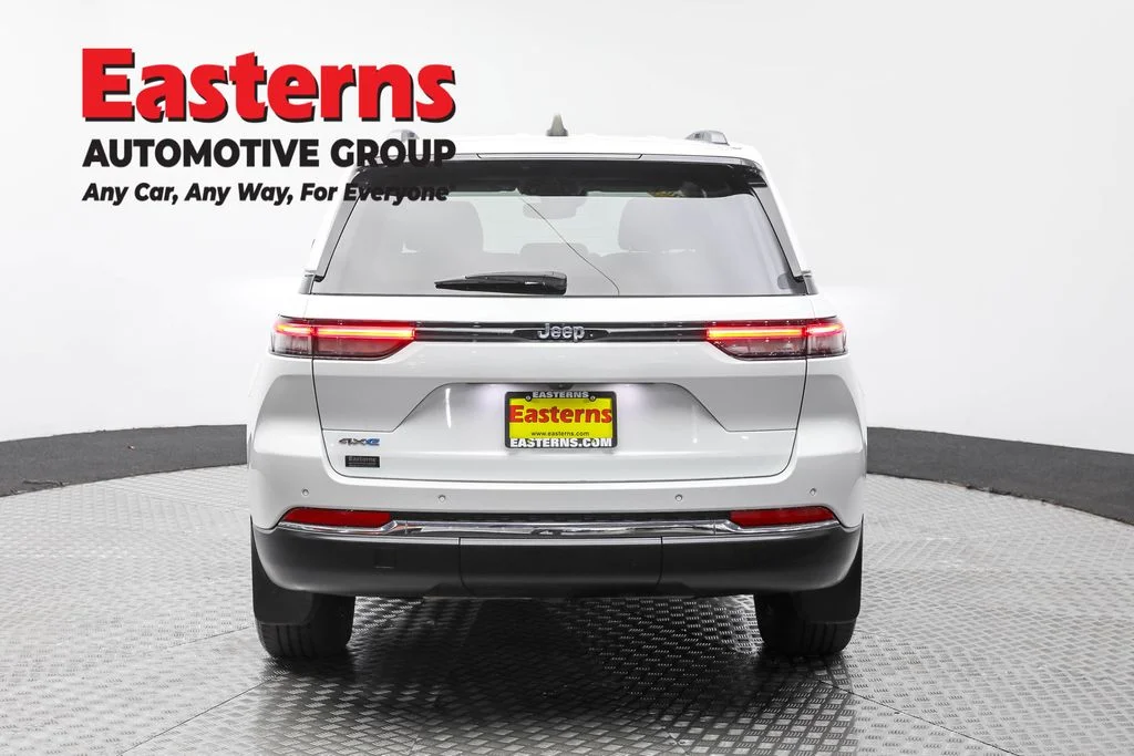 Used 2022 White Jeep 4xe image 6
