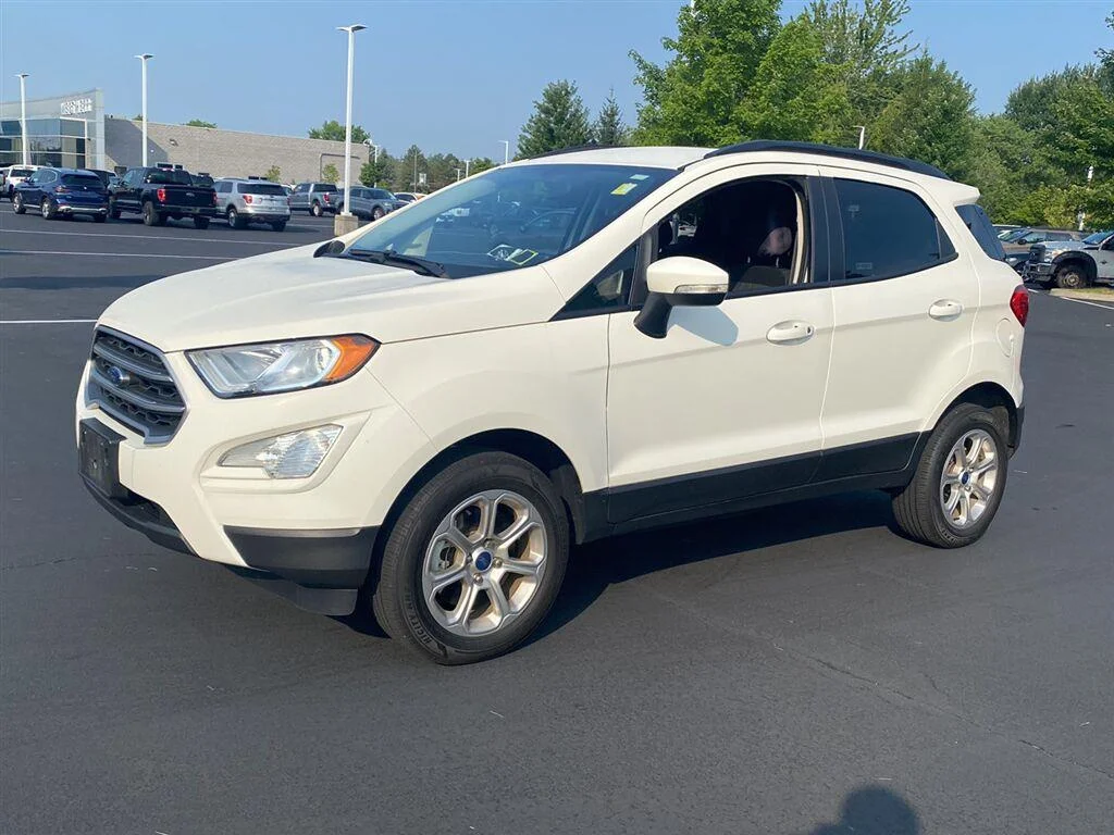 Used 2020 Diamond White Ford SE image 6