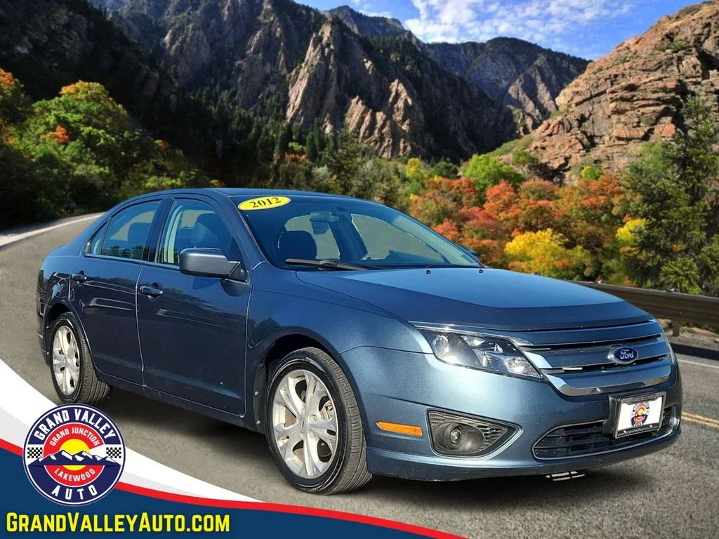 Used 2012 Blue Ford SE image 1