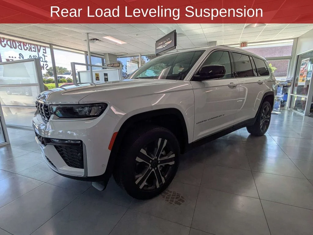 New 2027 Bright White Clear-Coat Paint Jeep Limited image 10