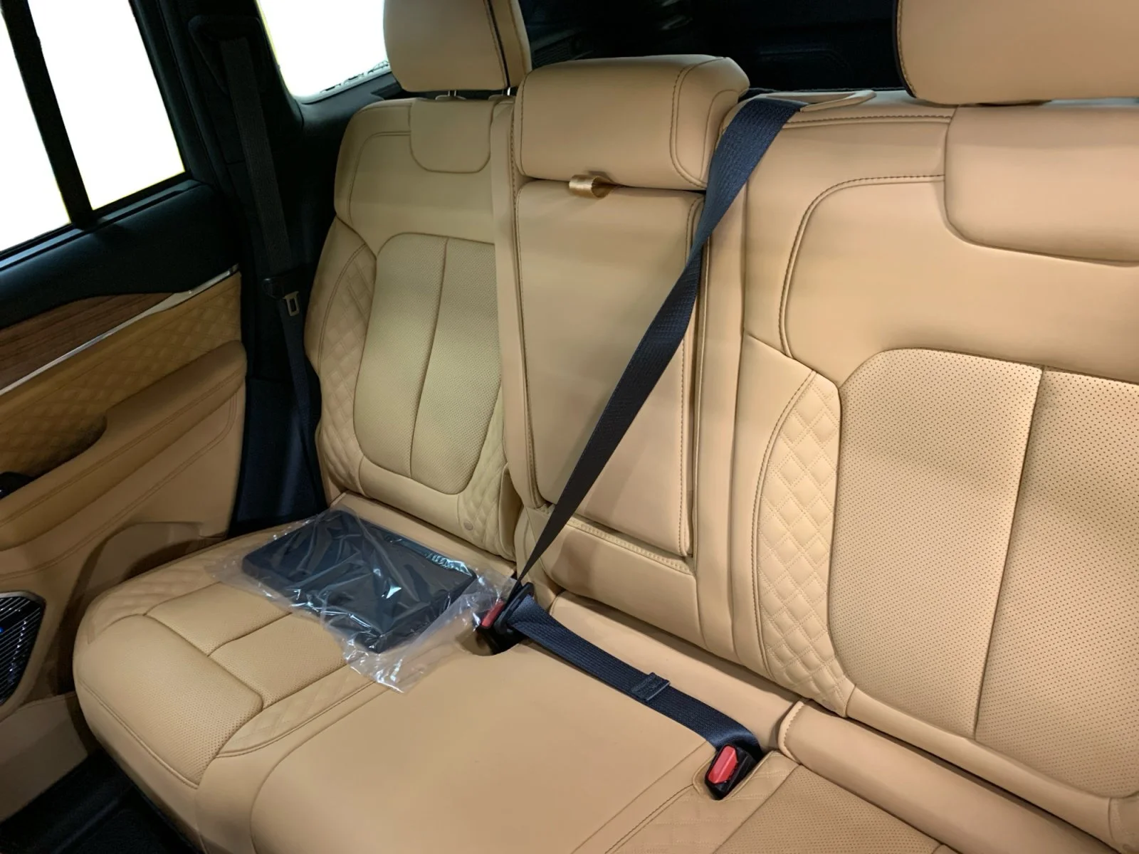 New 2026 Diamond Black Crystal Pearl Jeep Summit image 16
