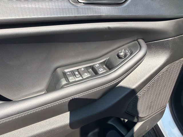 New 2026 Bright White Clear-Coat Exterior Paint Jeep Laredo image 18