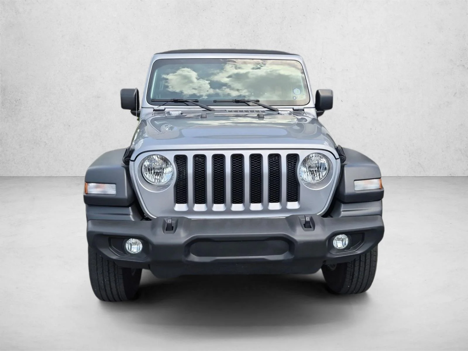 Used 2019 Billet Silver Metallic Clearcoat Jeep Sport S image 2