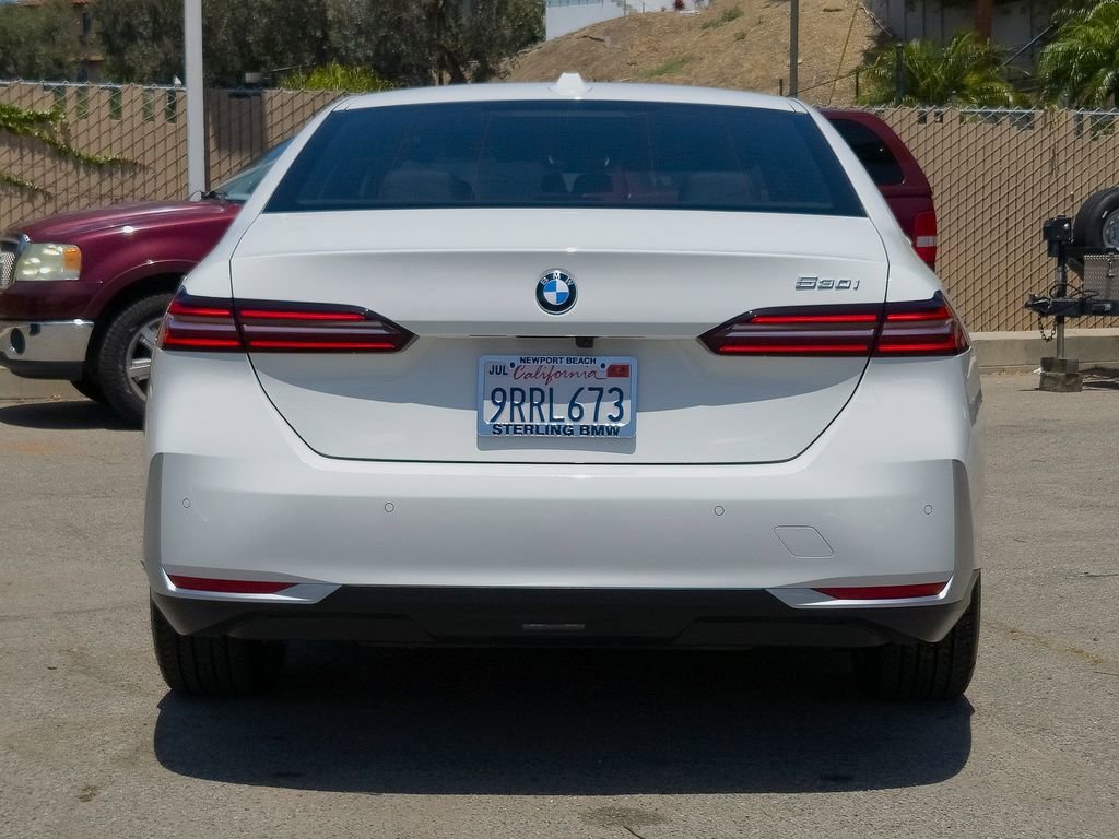 Used 2026 Alpine White BMW 530i image 27