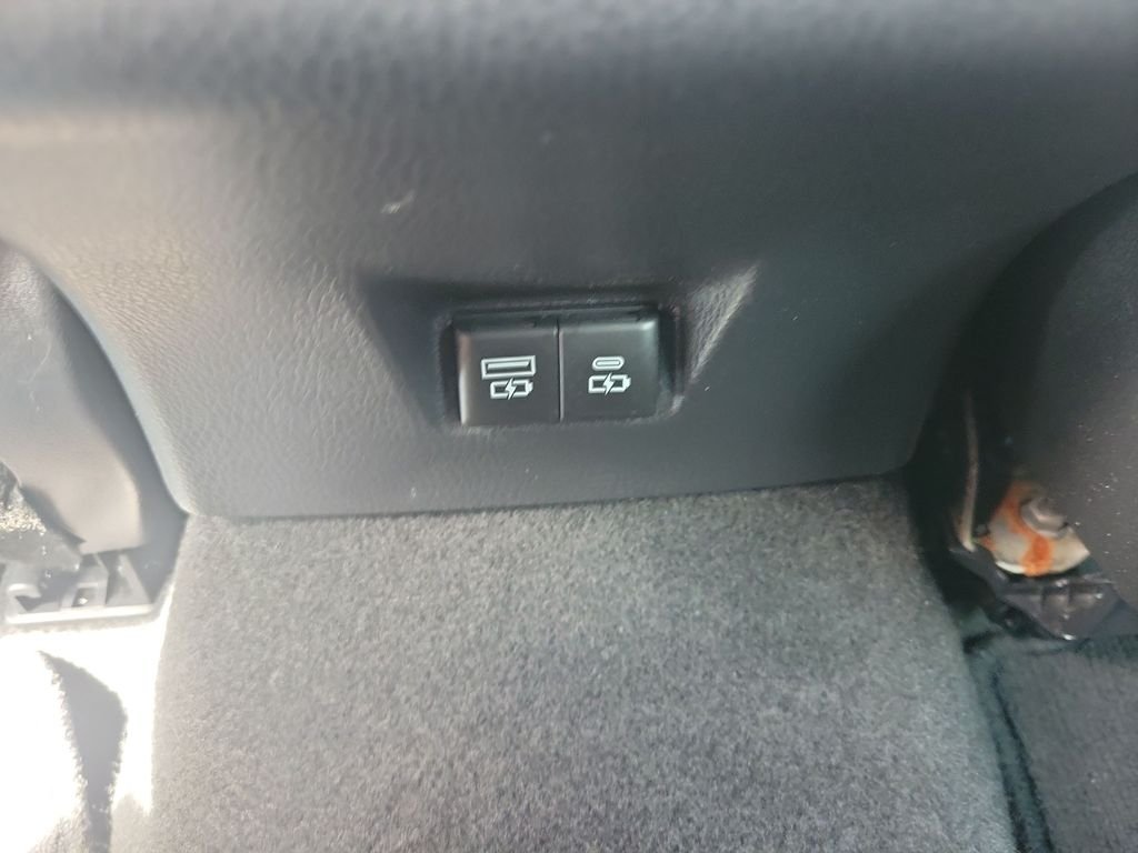 2025 Toyota Camry SE - Photo 29