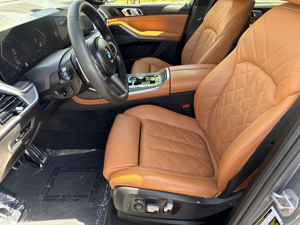 Used 2024 Gray BMW xDrive40i image 22