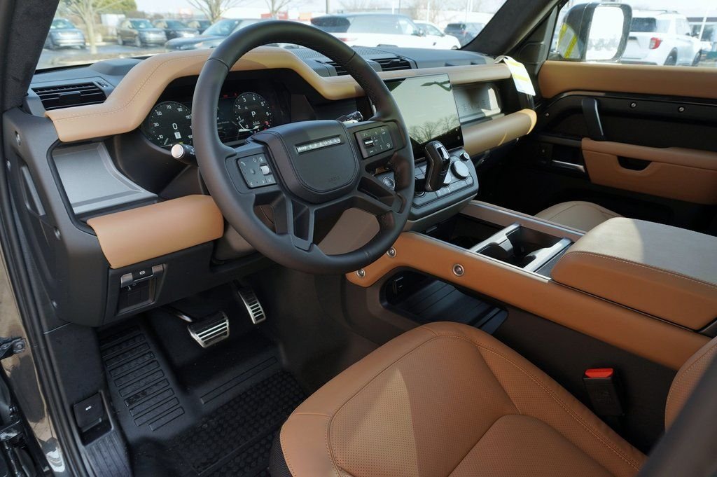Used 2026 Gray Land Rover V8 image 14