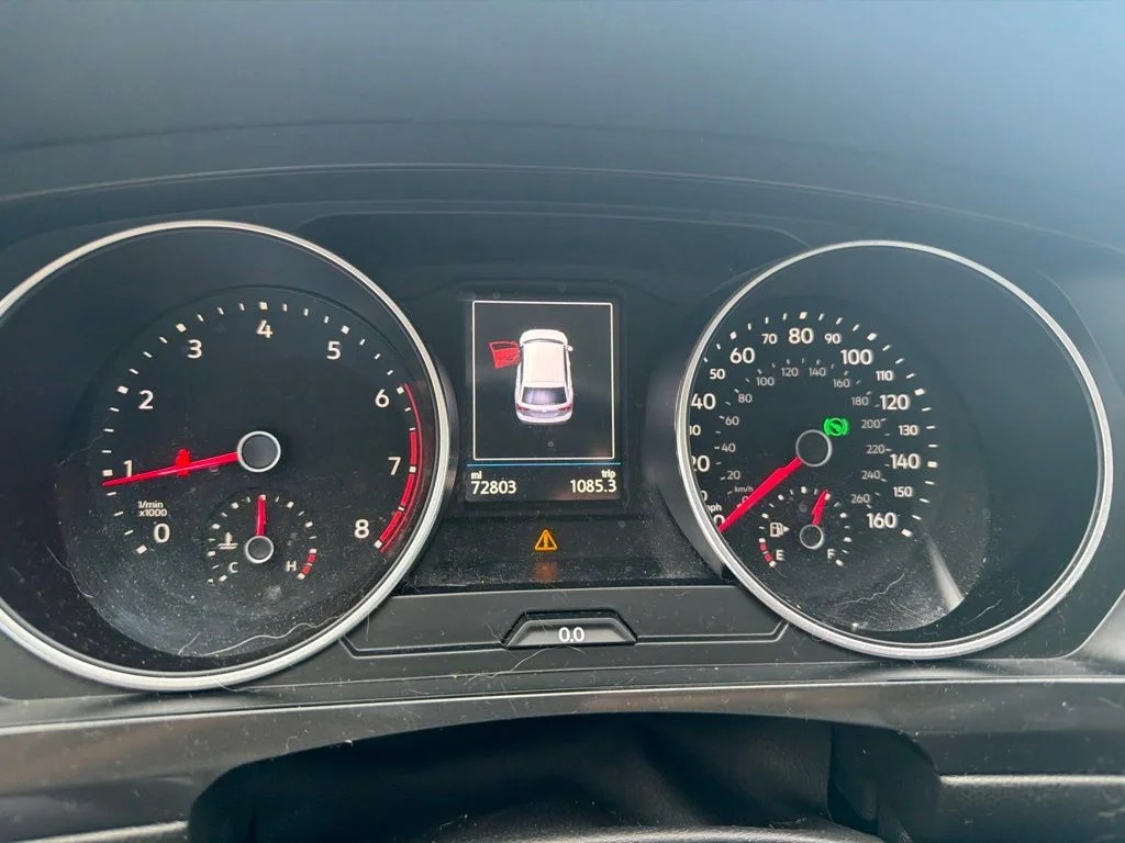 Used 2018 White Silver Volkswagen 2.0T SEL image 2