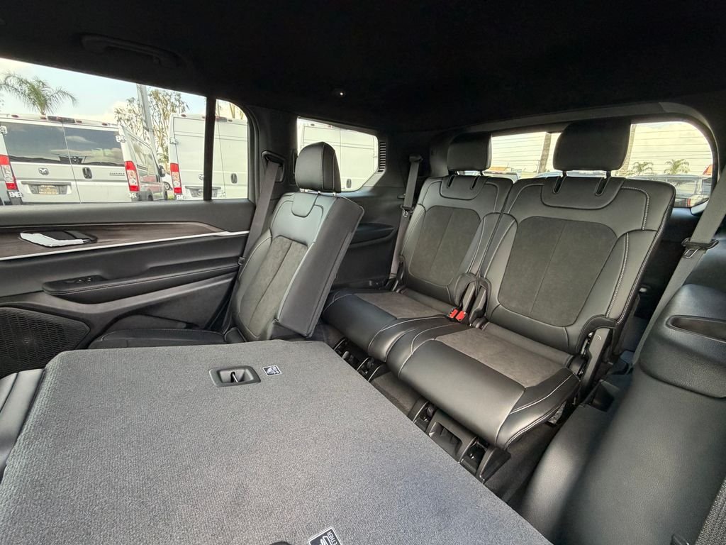 New 2026 Baltic Gray Metallic Clear-Coat Exterior Paint Jeep Altitude image 28