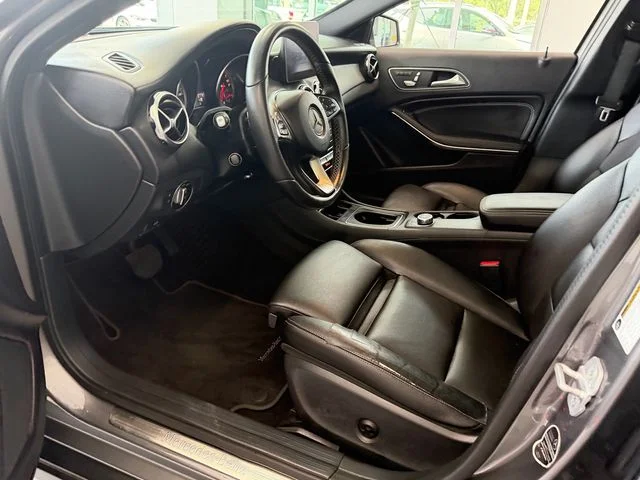 Used 2018 Gray Mercedes-Benz GLA 250 image 11