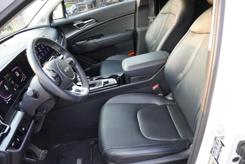 Used 2024 Glacial White Pearl Kia EX image 4