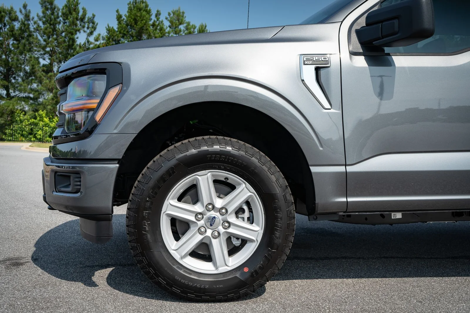 New 2026 Carbonized Gray Metallic Ford XLT image 4
