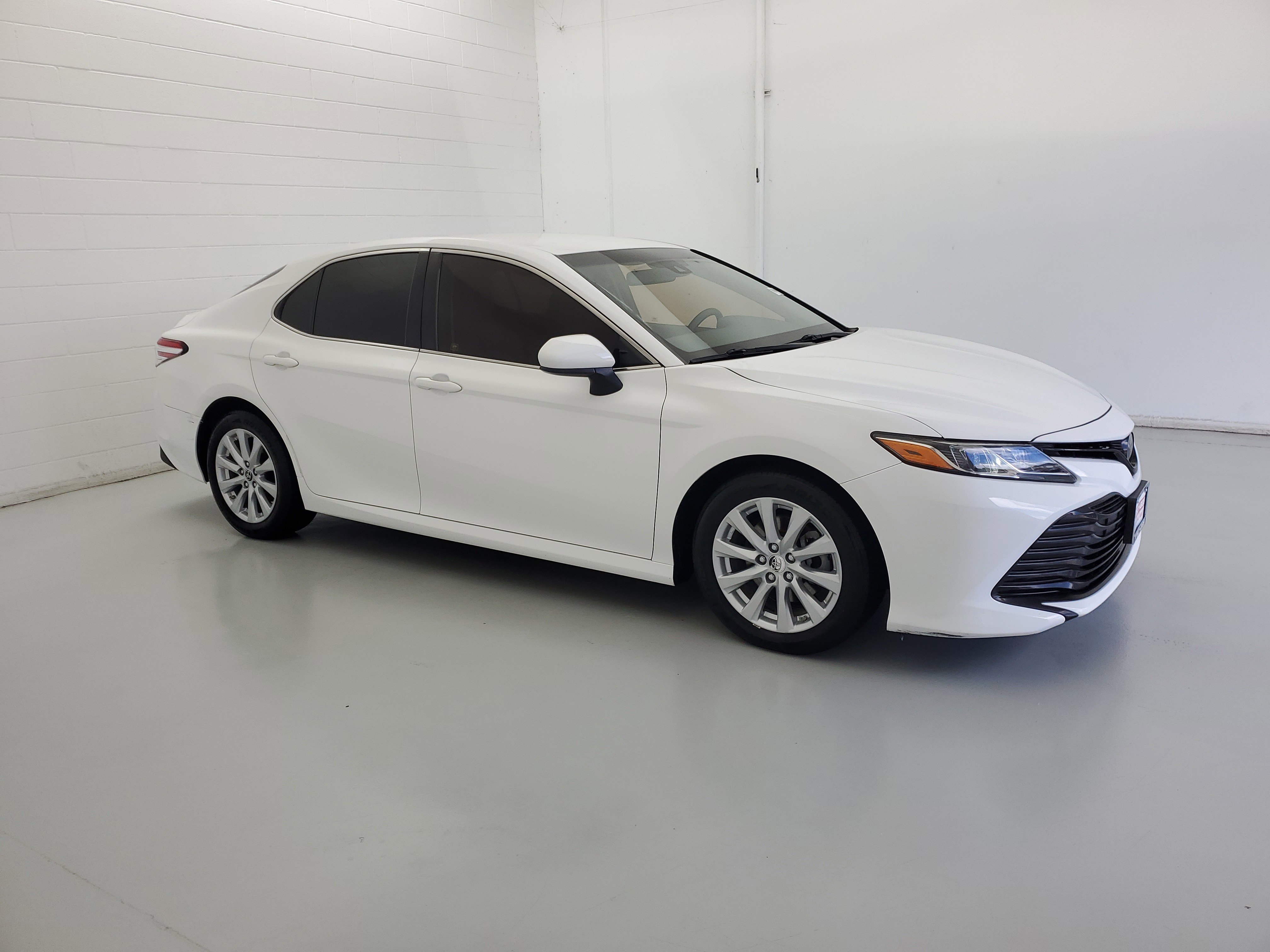 Used 2018 Super White Toyota LE image 4