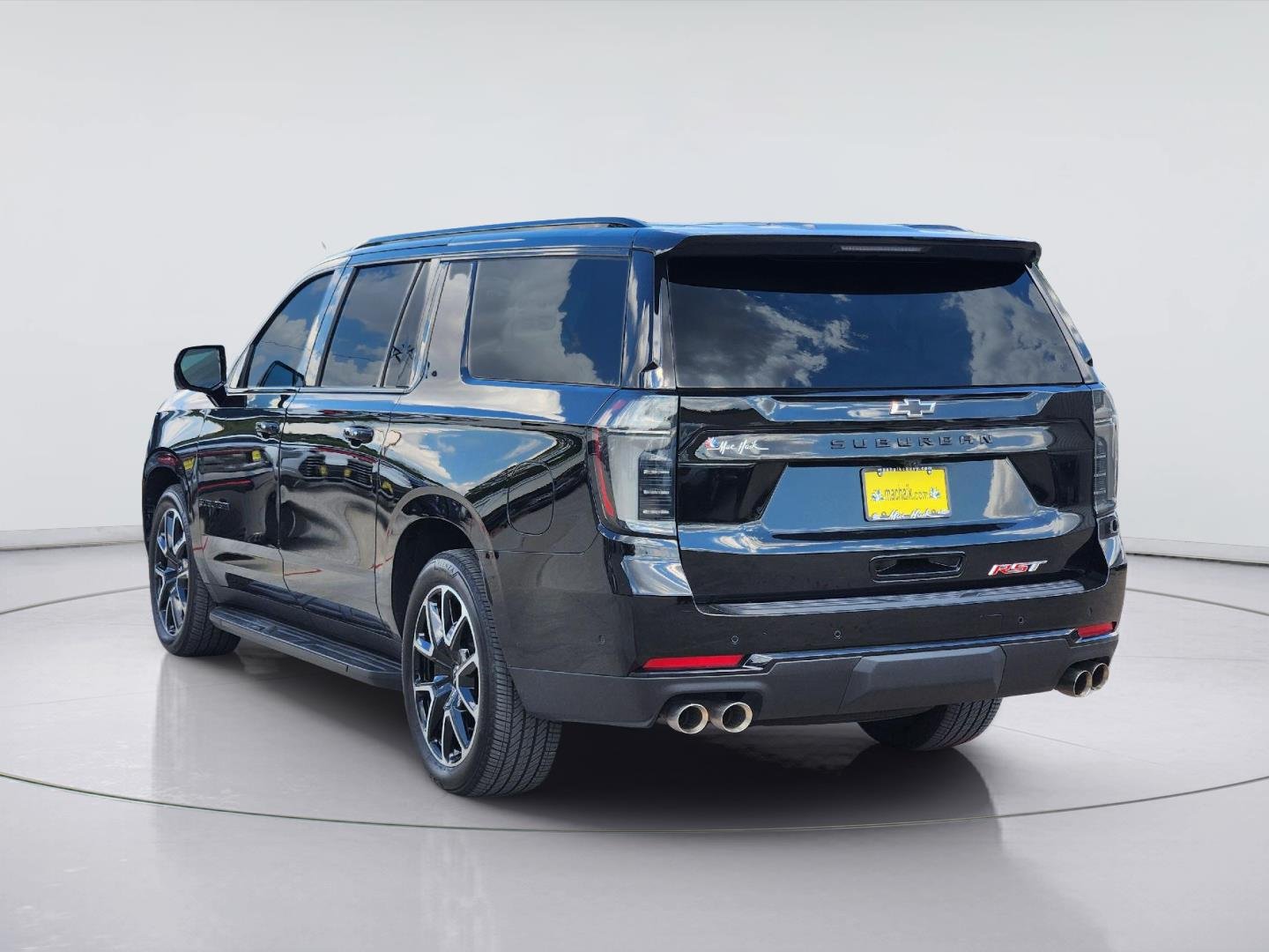 2025 Chevrolet Suburban photo 7 of 35