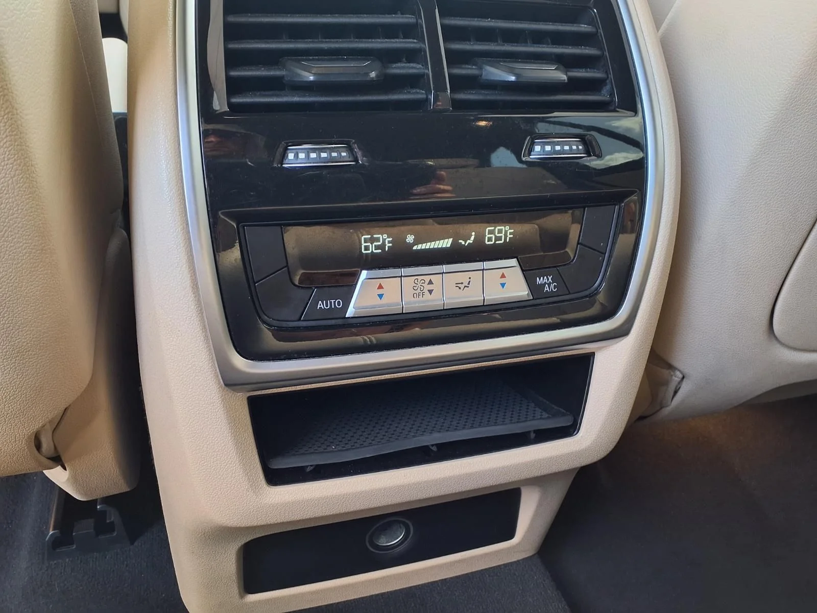 Used 2021 White BMW sDrive40i image 24