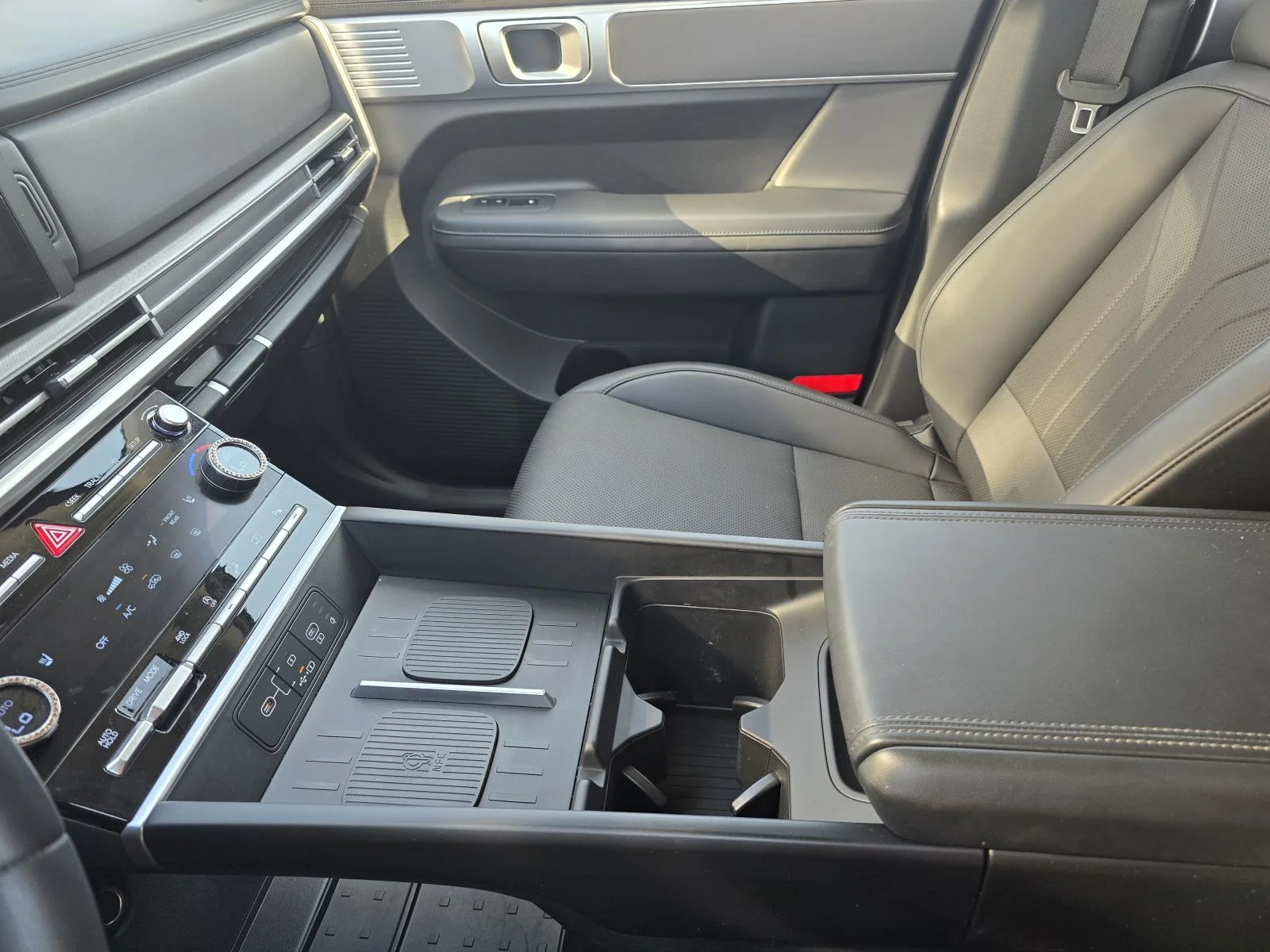 Used 2024 Earthy Brass Matte Hyundai XRT image 16