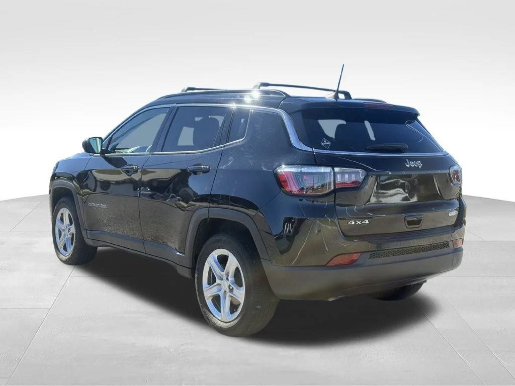 Used 2023 Black Jeep Latitude image 3