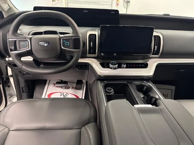 New 2026 Star White Metallic Tri-Coat Ford Active image 32