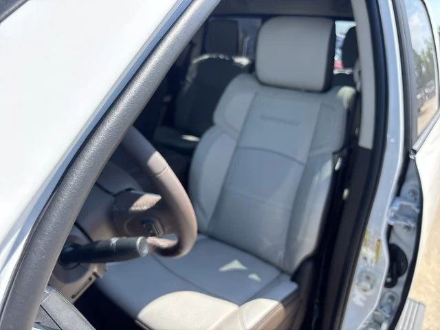 New 2026 Bright White Clear-Coat Exterior Paint RAM Laramie image 21