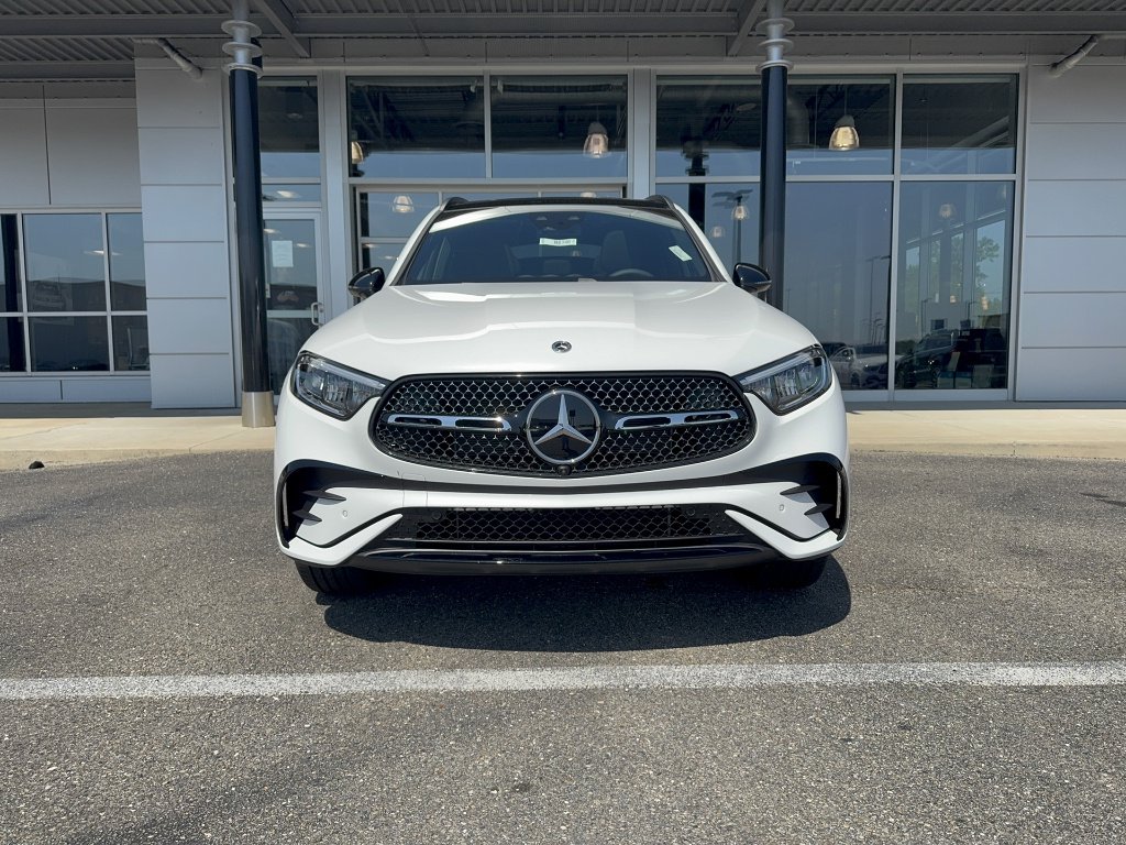 New 2026 MANUFAKTUR Moonlight White Metallic Mercedes-Benz GLC 300 4MATIC® image 6