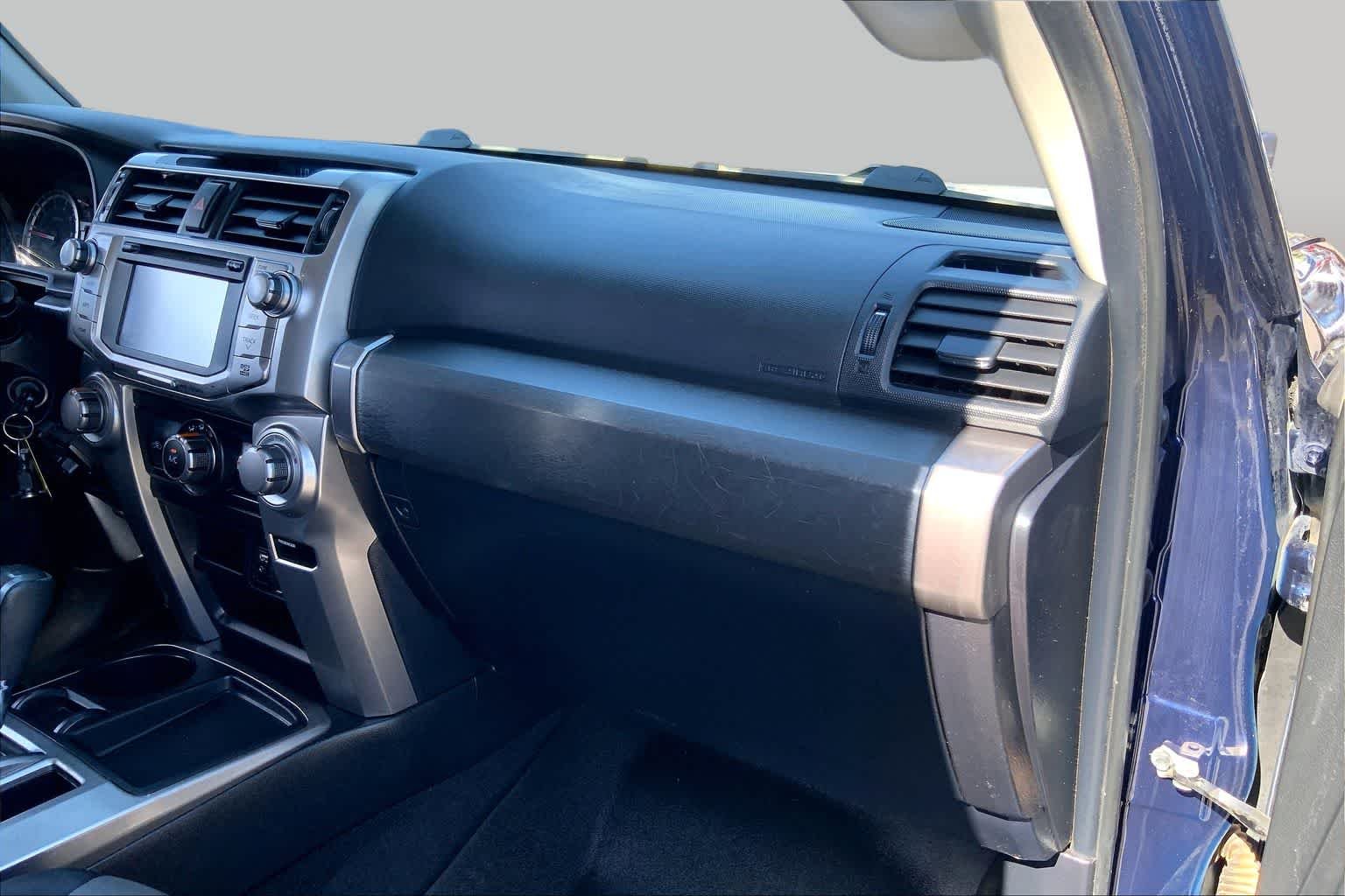 Used 2018 Nautical Blue Metallic Toyota SR5 Premium image 19