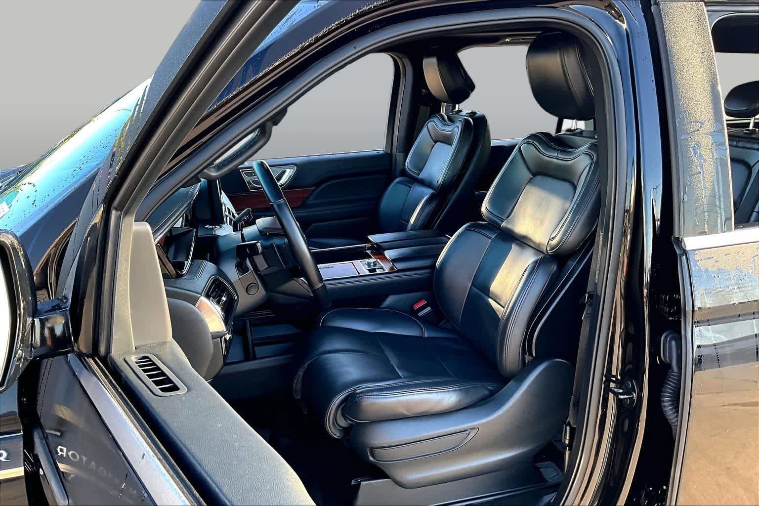 Used 2023 Infinite Black Metallic Clearcoat Lincoln Standard image 8