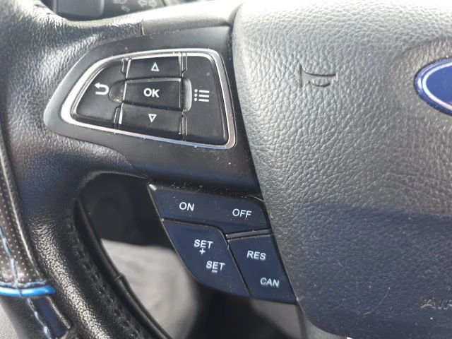 Used 2018 Blue Ford SE image 12