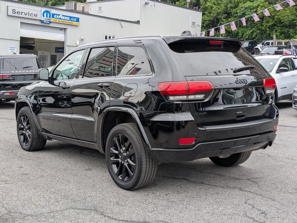 Used 2022 Black Jeep Laredo X image 10