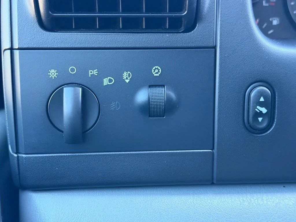 Used 2007  Ford XL image 29