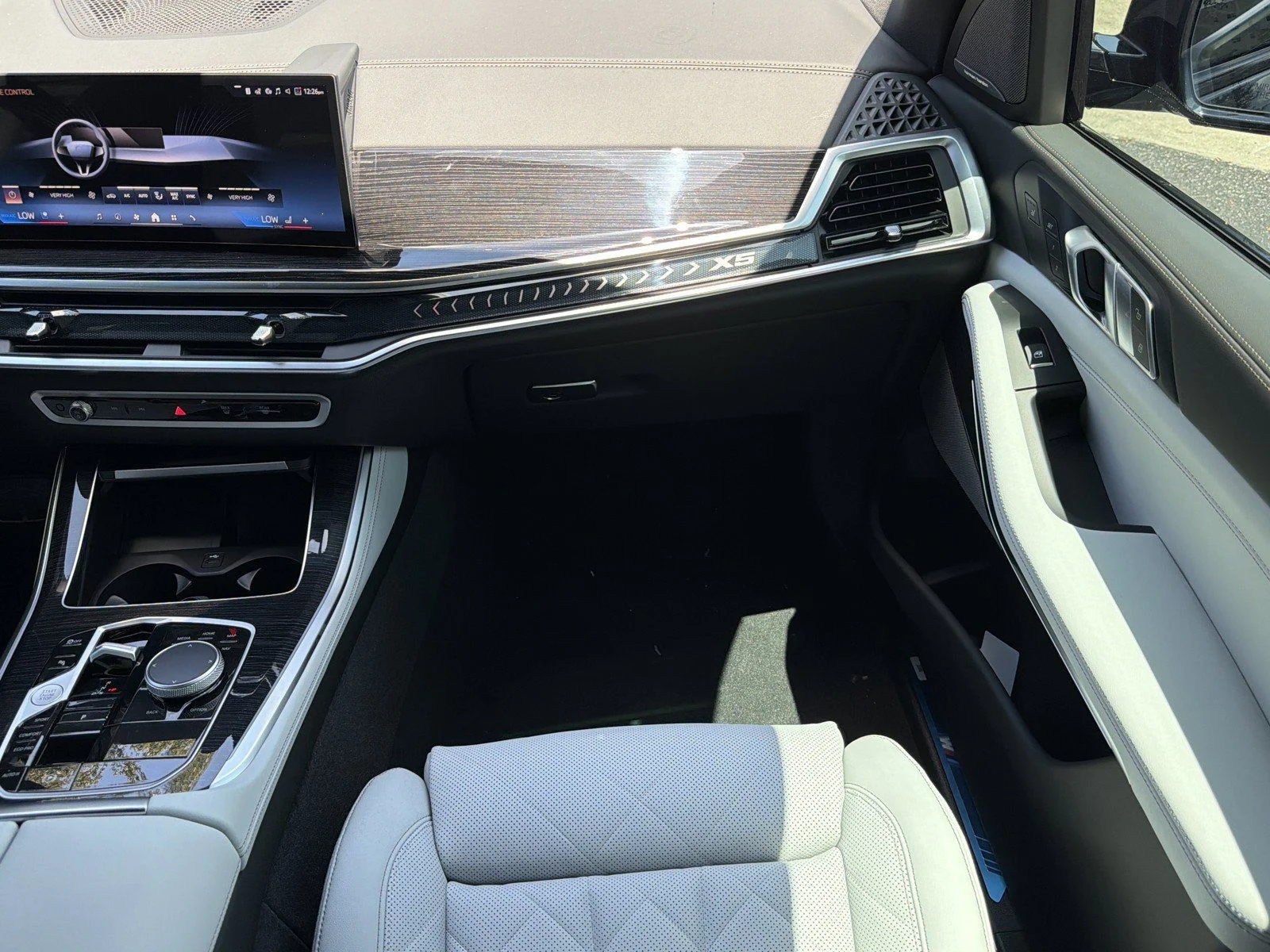 New 2026 Black Sapphire Metallic BMW sDrive40i image 19