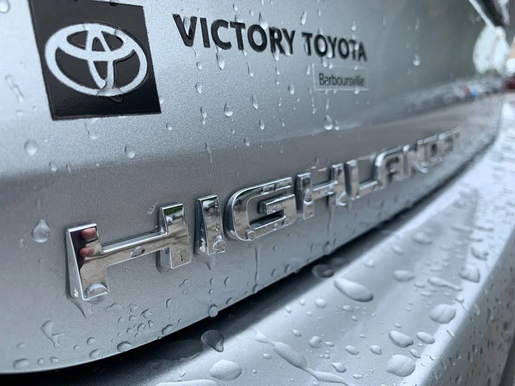 Used 2023 Silver Toyota XLE image 37
