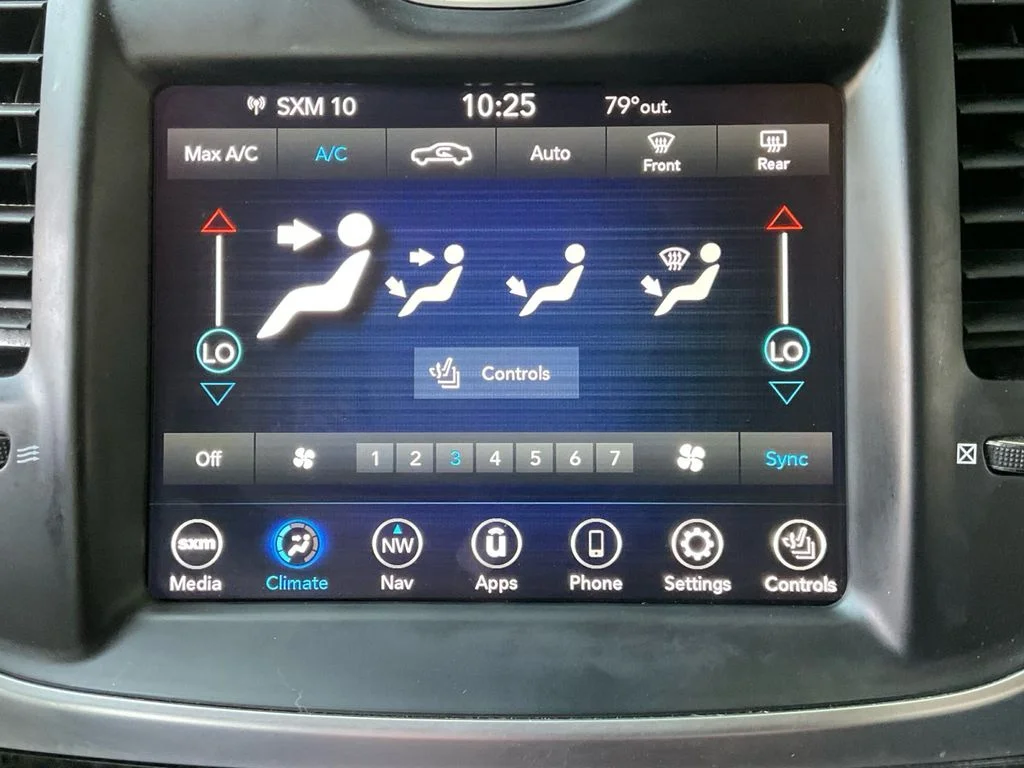 Used 2018 Gray Chrysler Limited image 25