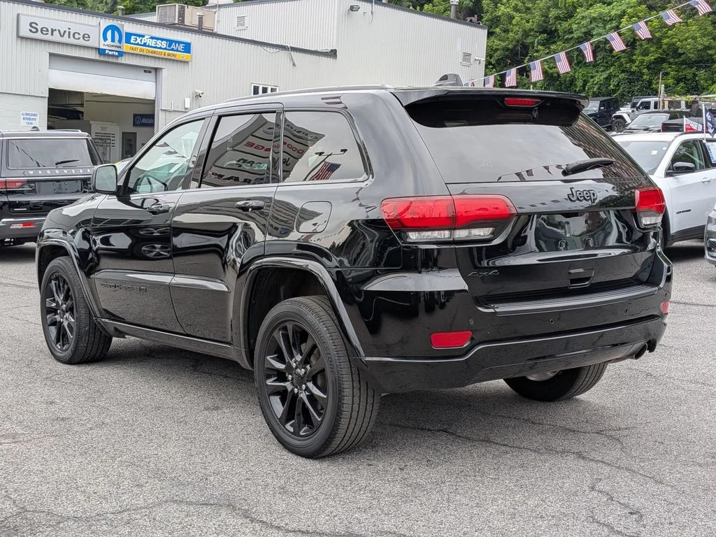 Used 2022 Black Jeep Laredo X image 10