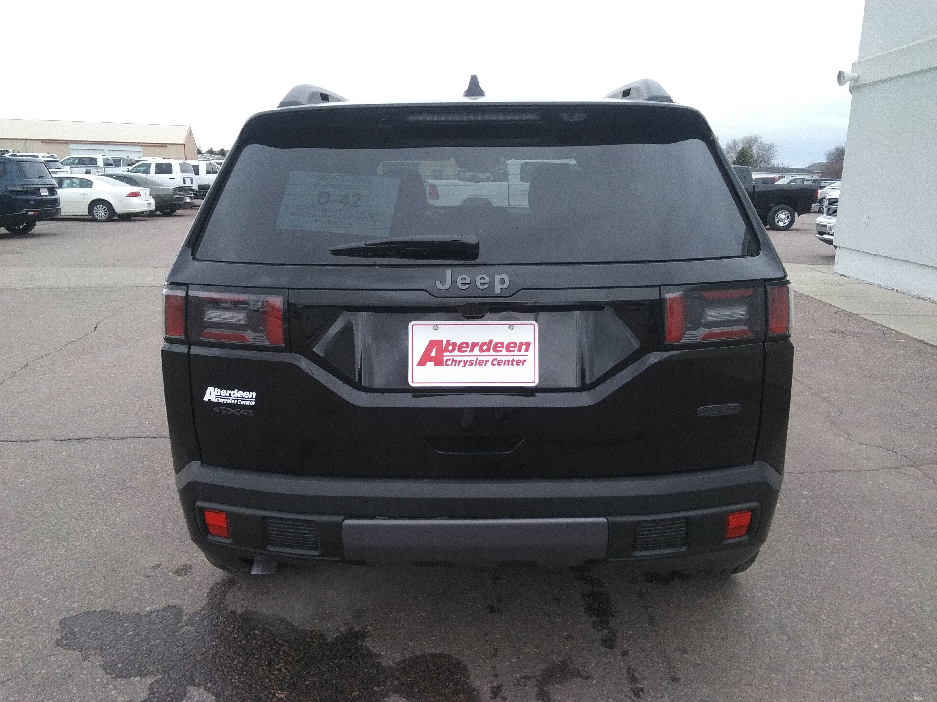 New 2026 Diamond Black Crystal Pearl-Coat Exterior Paint Jeep Overland image 6