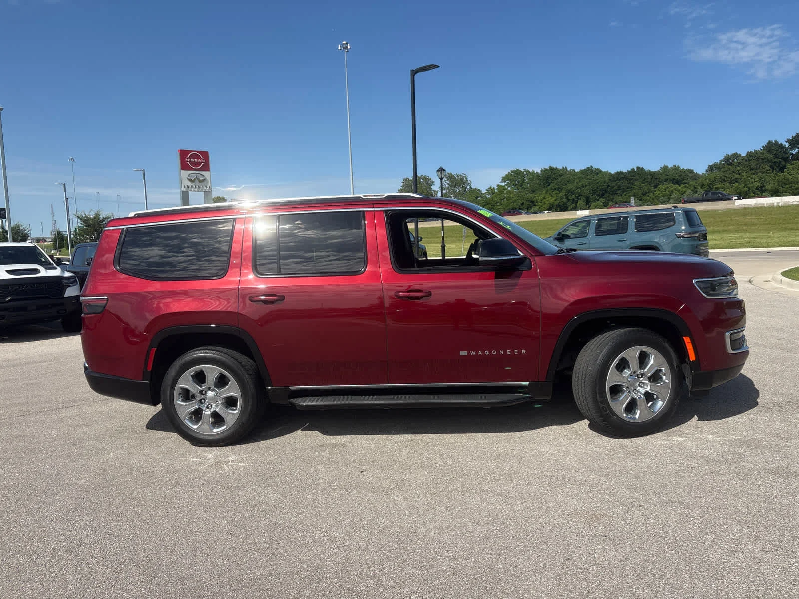 Used 2024 Velvet Red Pearlcoat Jeep  image 10
