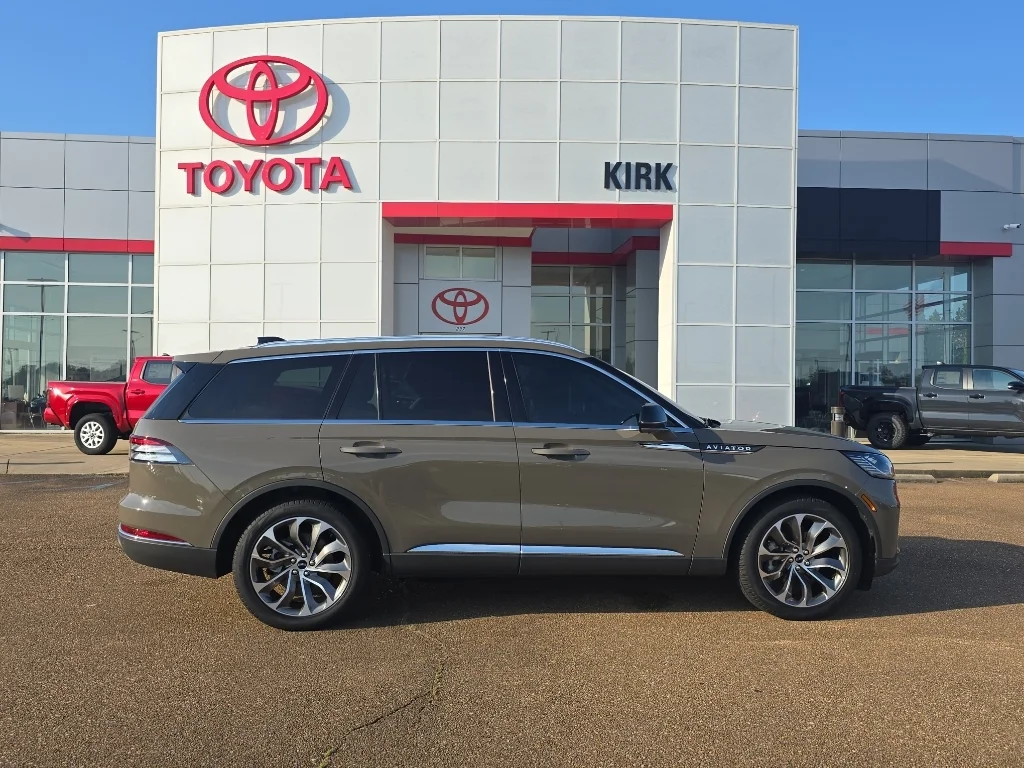 2025 Lincoln Aviator Premiere RWD's photo