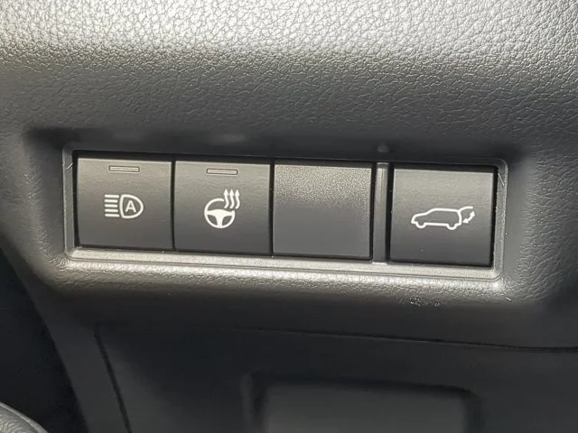 Certified Used 2024  Toyota Platinum image 29