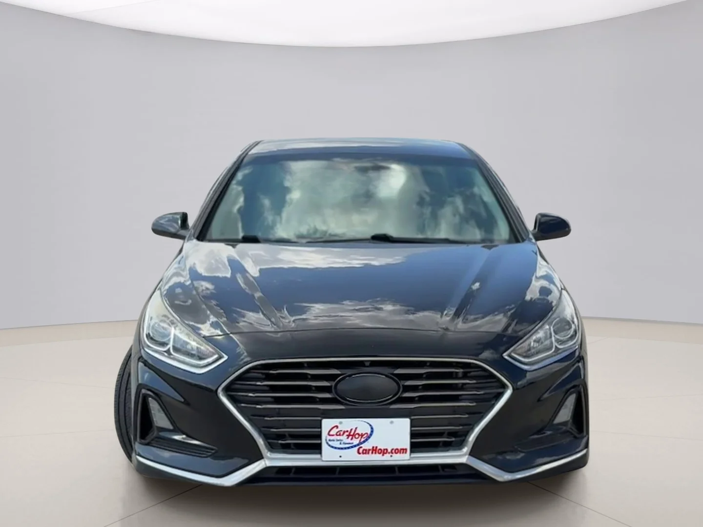Used 2018 Black Hyundai SE image 8