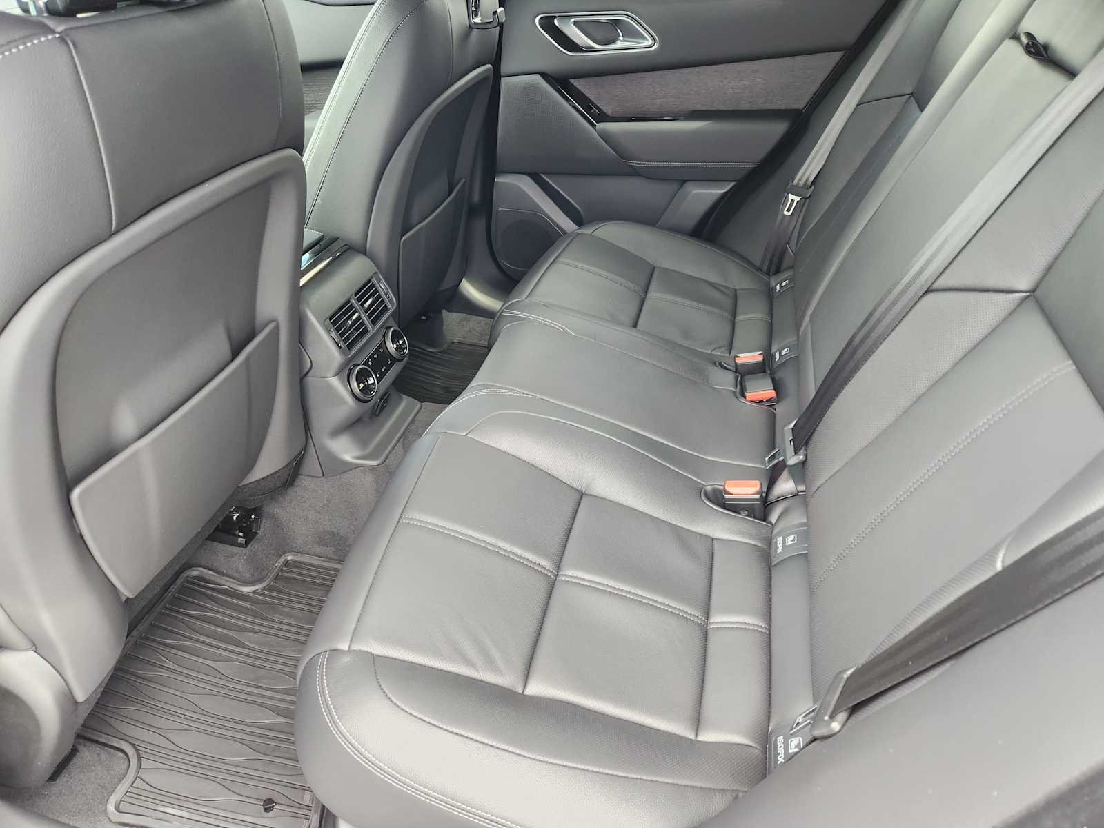 New 2026 Ostuni Pearl White LAND ROVER Belgravia Edition image 29