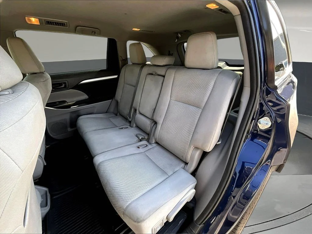 Used 2015 Blue Toyota LE image 24