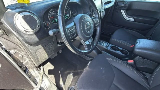 Used 2018 Gray Jeep Sahara 4x4 image 10