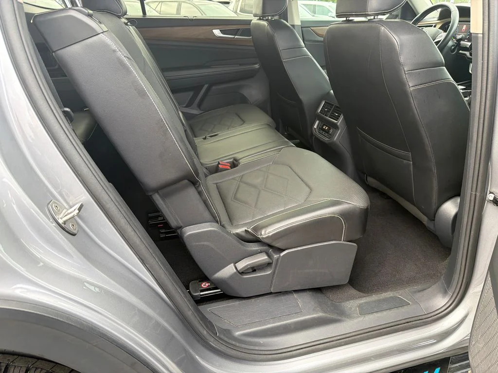 Used 2024  Volkswagen 2.0T SE w/Technology image 15
