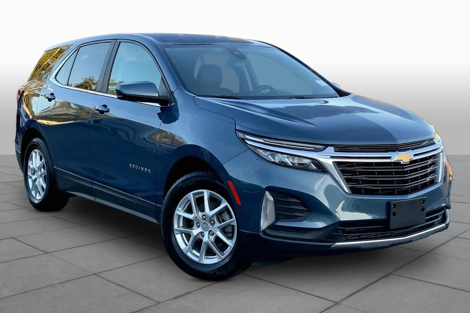 Used 2024 Lakeshore Blue Metallic Chevrolet LT image 3