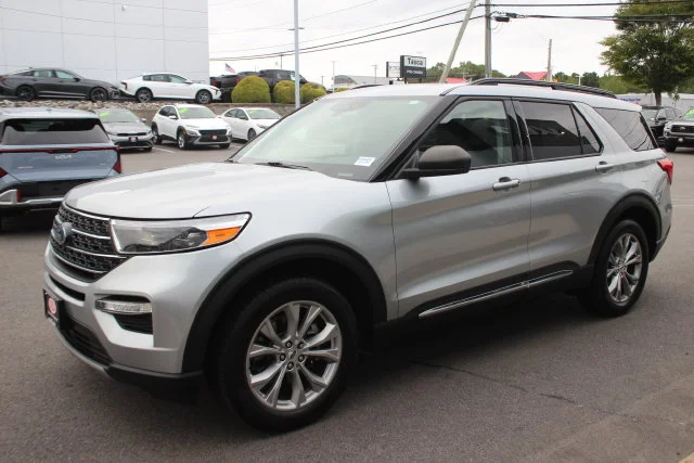 Used 2021 Silver Ford XLT image 2