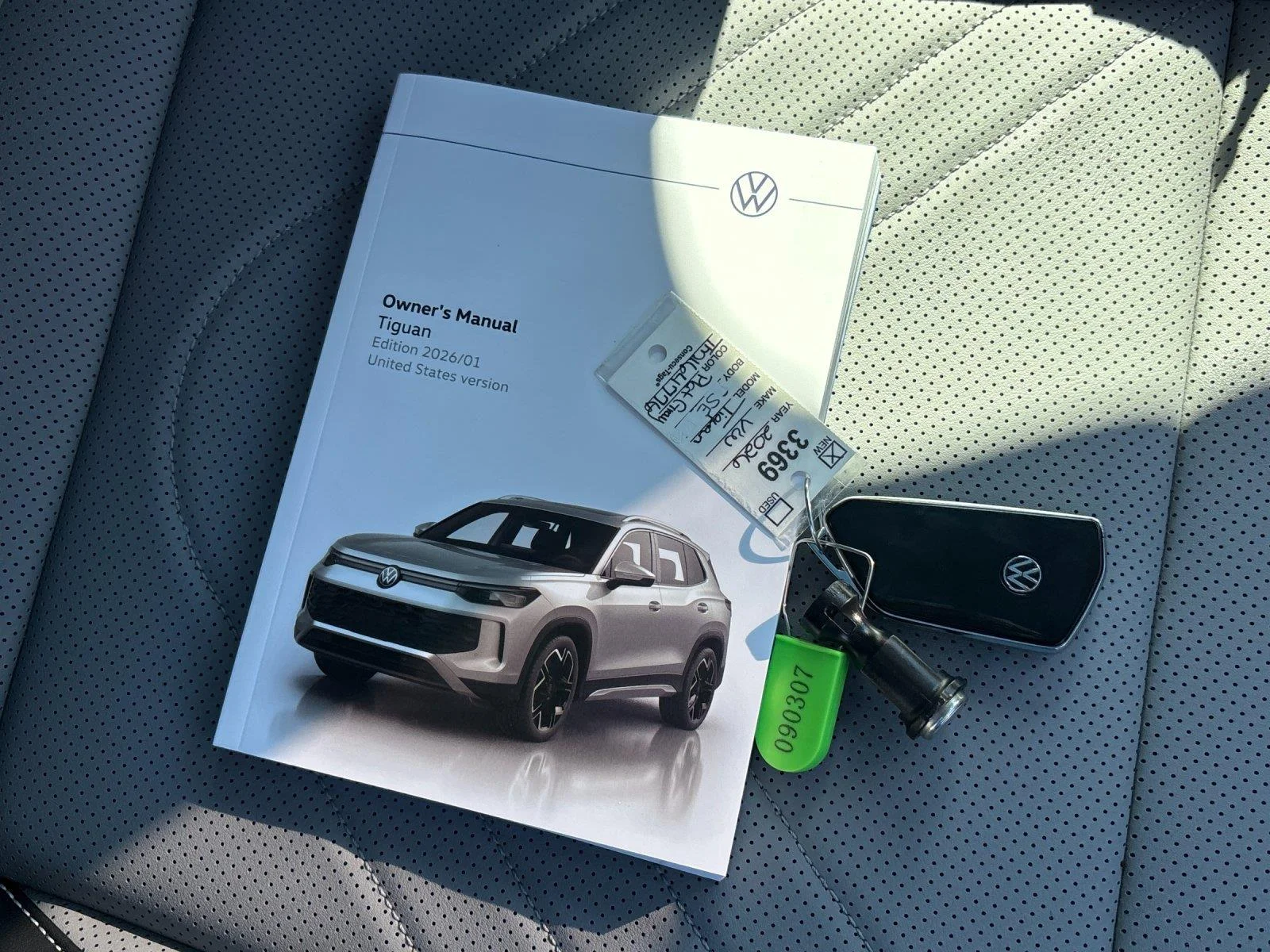 New 2026 Platinum Gray Metallic Volkswagen SE image 39