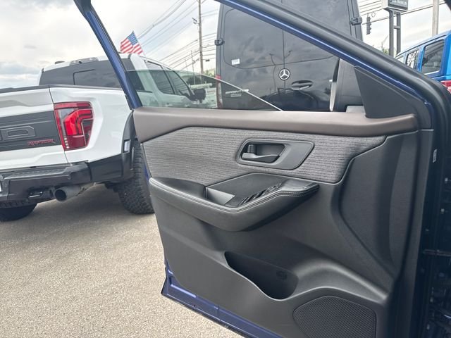 Used 2021 Blue Nissan S image 12