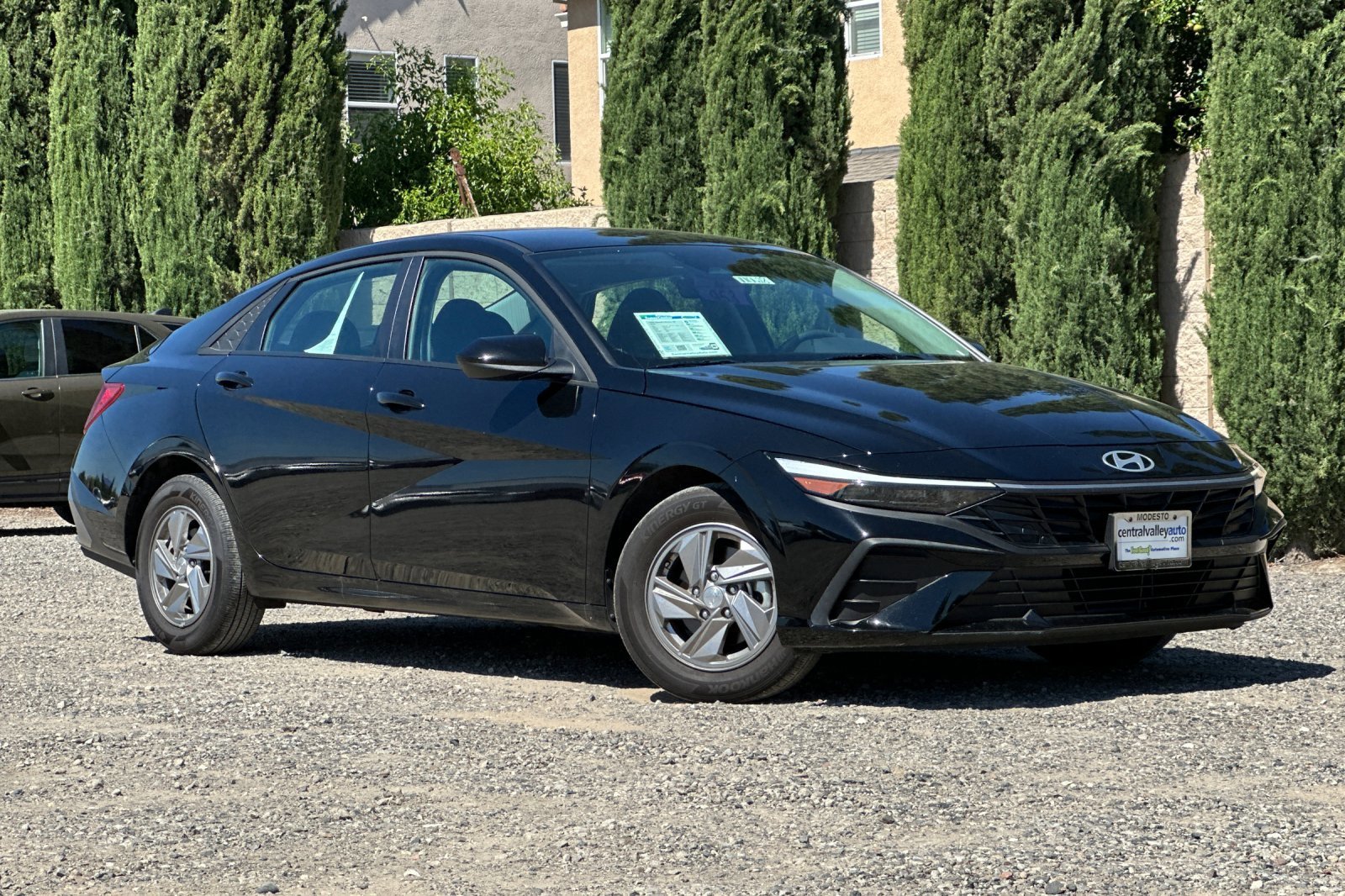 Certified Used 2025 Abyss Black Hyundai SE image 2