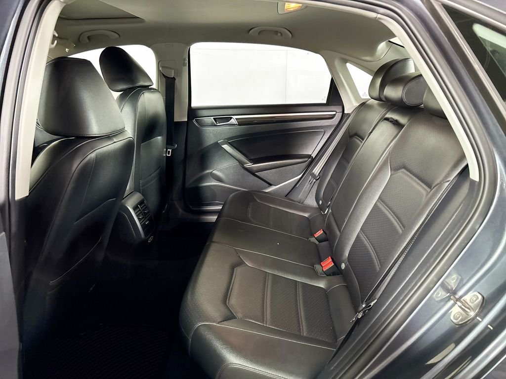Used 2019 Platinum Gray Metallic Volkswagen 2.0T SE R-Line image 21