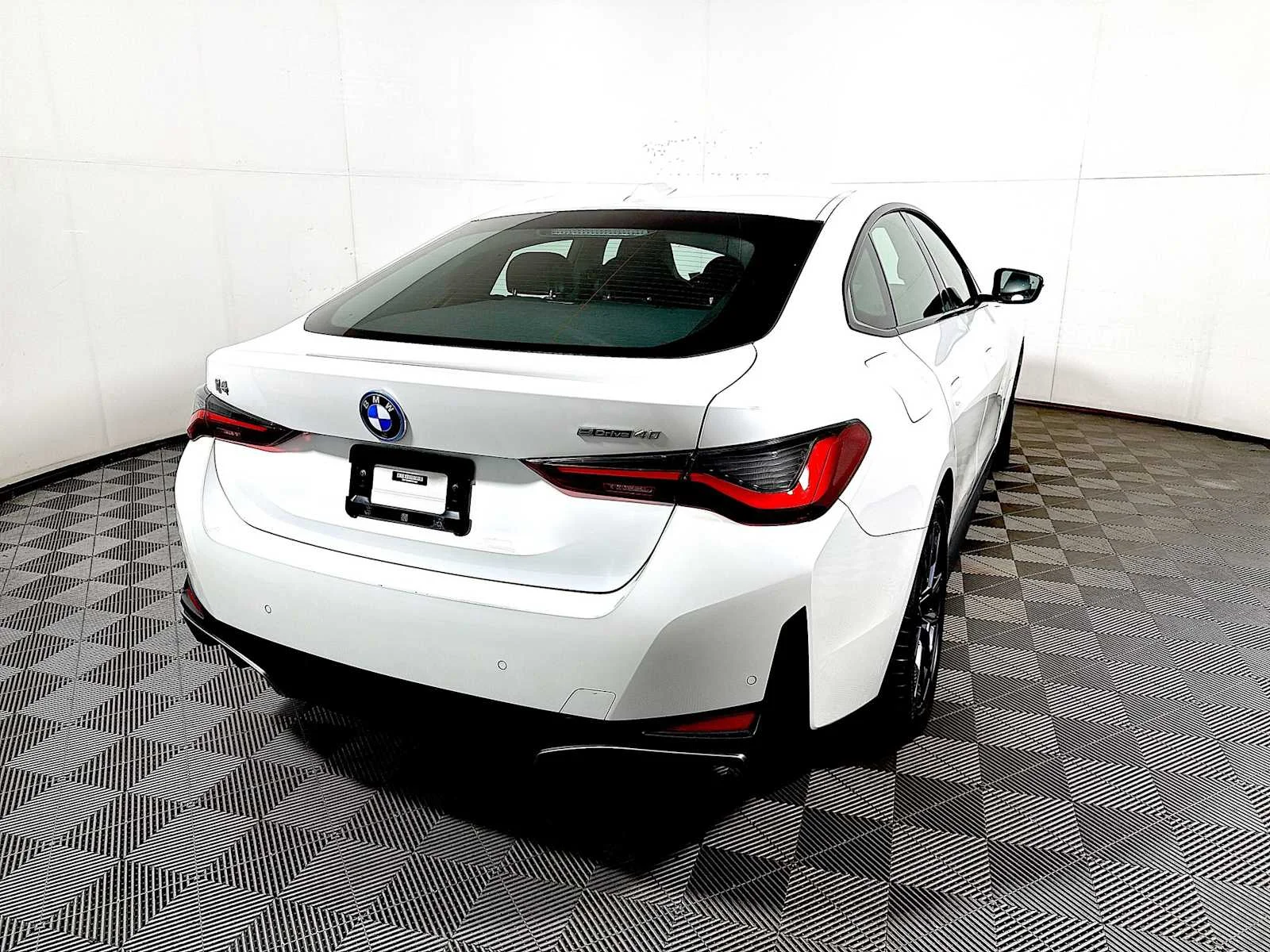 2023 BMW i4 40 - Photo 6