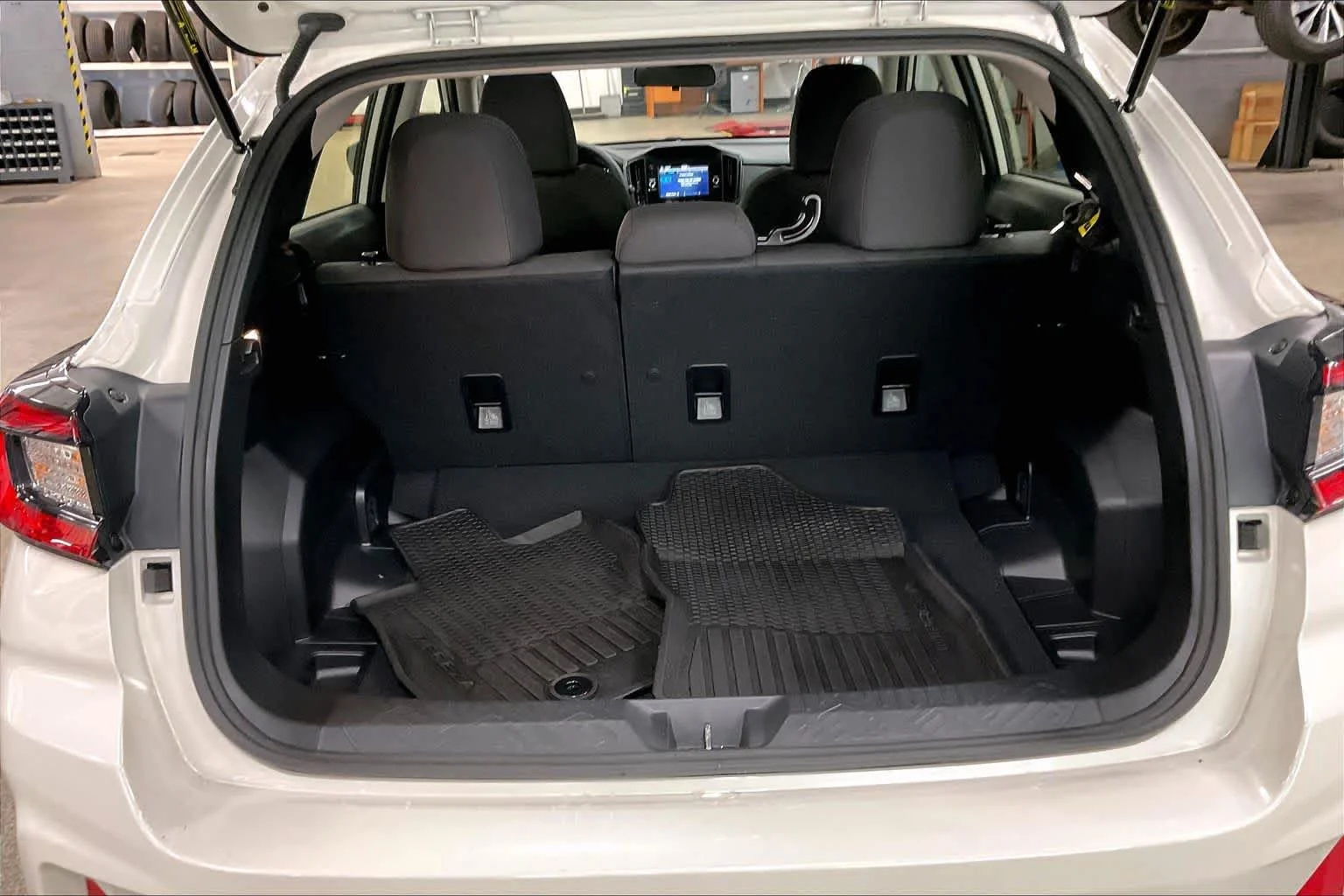 Used 2025 Crystal White Pearl Subaru  image 33